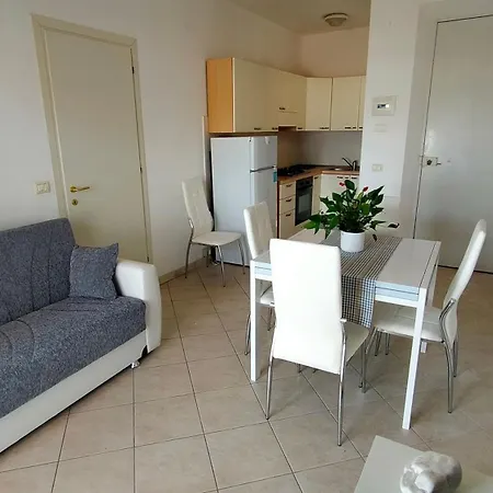 P313 Nr 102 Trilocale Sul Mare Con Ombrellone In Prima Fila Марчелли