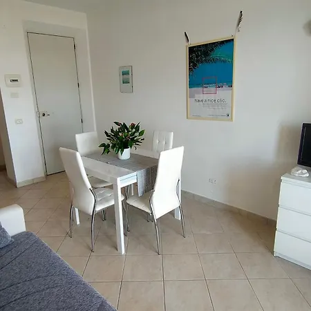 P313 Nr 102 Trilocale Sul Mare Con Ombrellone In Prima Fila Дом отдыха *