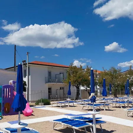 P313 Nr 102 Trilocale Sul Mare Con Ombrellone In Prima Fila *