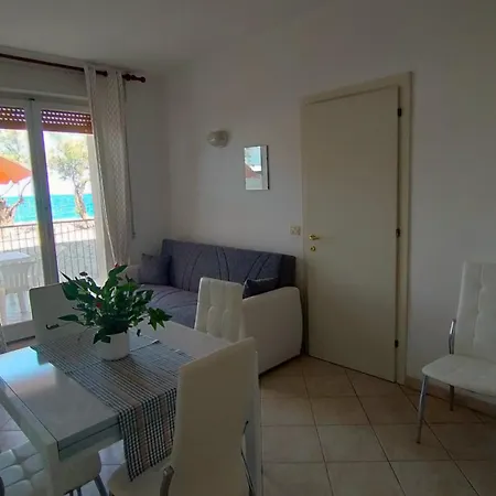 P313 Nr 102 Trilocale Sul Mare Con Ombrellone In Prima Fila